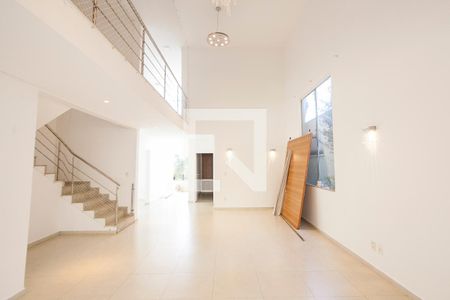Sala de casa de condomínio para alugar com 4 quartos, 310m² em Nova Uberlândia, Uberlândia