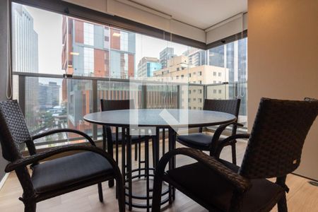 Sala/Cozinha de apartamento à venda com 1 quarto, 154m² em Vila Nova Conceição, São Paulo