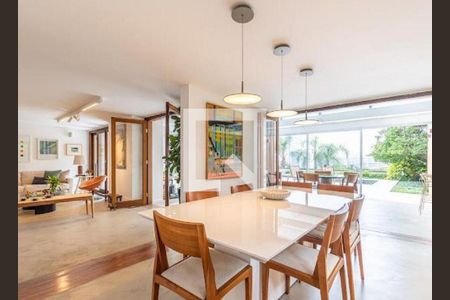 Casa à venda com 3 quartos, 608m² em Jardim Everest, São Paulo
