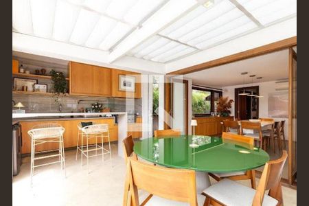 Casa à venda com 3 quartos, 608m² em Jardim Everest, São Paulo