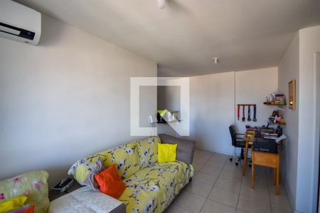 Sala de apartamento à venda com 3 quartos, 64m² em Del Castilho, Rio de Janeiro