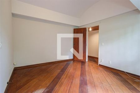 Casa à venda com 3 quartos, 438m² em Granja Julieta, São Paulo