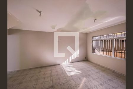 Casa à venda com 4 quartos, 217m² em Parque Oratório, Santo André