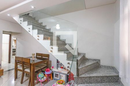 Escada de casa à venda com 3 quartos, 204m² em Vila Padre Anchieta, Diadema