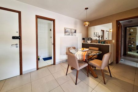 Sala de apartamento à venda com 3 quartos, 115m² em Itaipu, Niterói