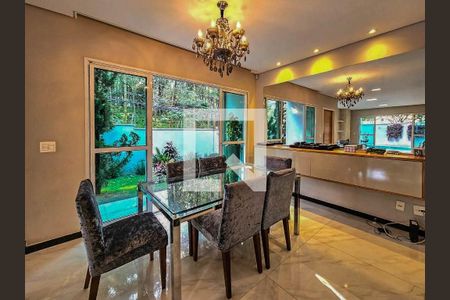 Sala de casa à venda com 4 quartos, 330m² em Parque dos Principes, São Paulo