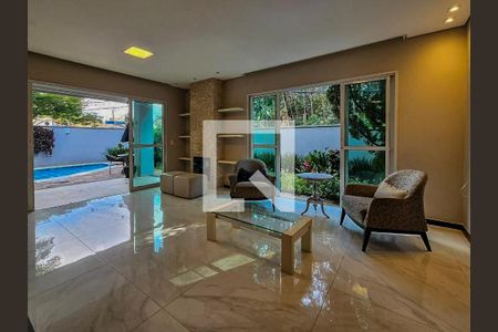 Sala de casa à venda com 4 quartos, 330m² em Parque dos Principes, São Paulo