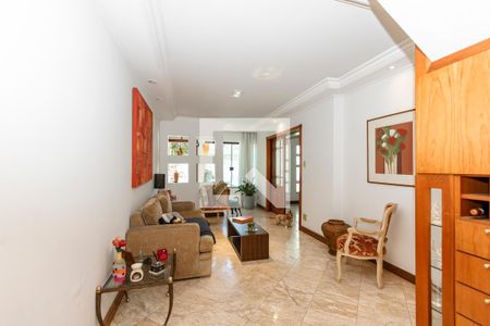 Sala de casa de condomínio à venda com 4 quartos, 210m² em Campo Belo, São Paulo