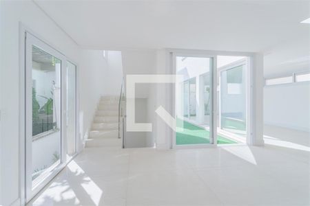 Casa à venda com 4 quartos, 332m² em Jardim Petropolis, São Paulo