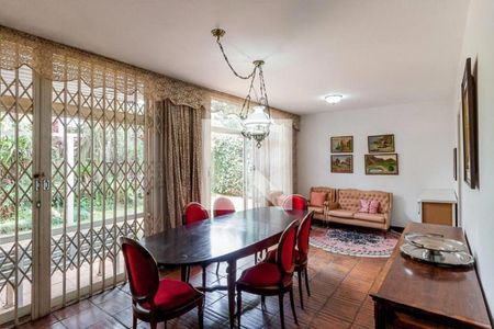 Casa à venda com 4 quartos, 241m² em Jardim Marajoara, São Paulo