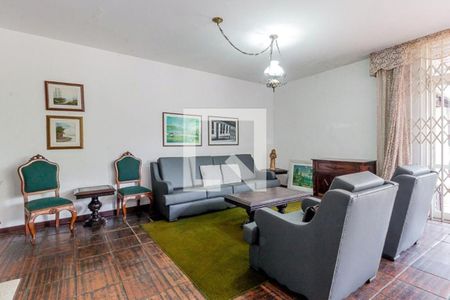 Casa à venda com 4 quartos, 241m² em Jardim Marajoara, São Paulo