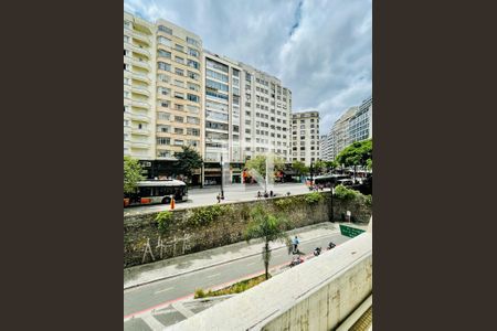 Vista Sala de apartamento para alugar com 1 quarto, 32m² em Consolação, São Paulo