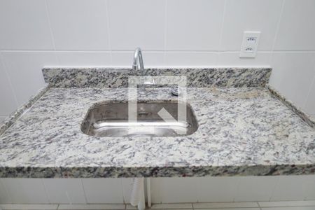 Sala/Cozinha de apartamento à venda com 2 quartos, 46m² em Vila Carmosina, São Paulo