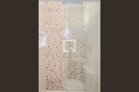 Banheiro de kitnet/studio para alugar com 1 quarto, 29m² em Vila Jardim, Porto Alegre