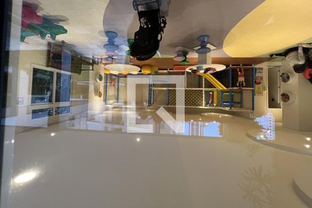 Apartamento à venda com 3 quartos, 220m² em Vila Alexandria, São Paulo