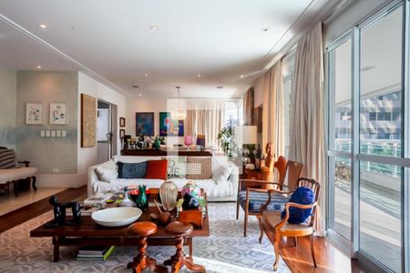 Apartamento à venda com 3 quartos, 270m² em Cerqueira César, São Paulo