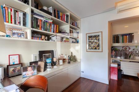 Apartamento à venda com 3 quartos, 270m² em Cerqueira César, São Paulo