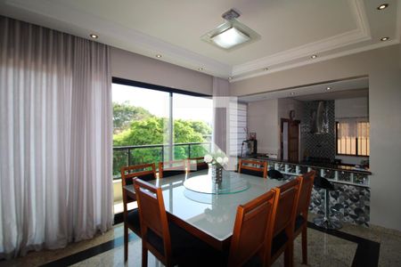 Sala 1 de casa à venda com 3 quartos, 280m² em Vila Maria Luisa, São Paulo