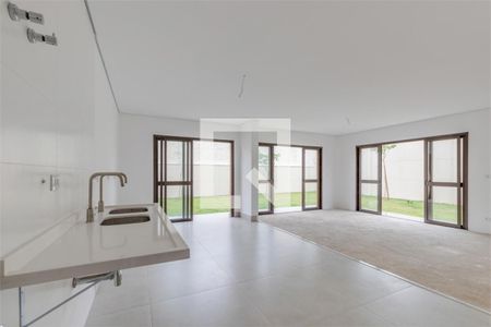 Casa à venda com 4 quartos, 292m² em Jardim Prudência, São Paulo