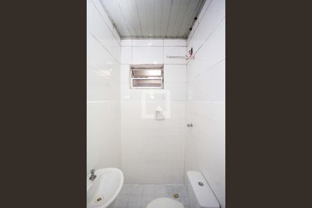 Banheiro de casa para alugar com 1 quarto, 50m² em Canhema, Diadema
