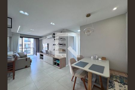 Sala de apartamento para alugar com 2 quartos, 80m² em Barra da Tijuca, Rio de Janeiro