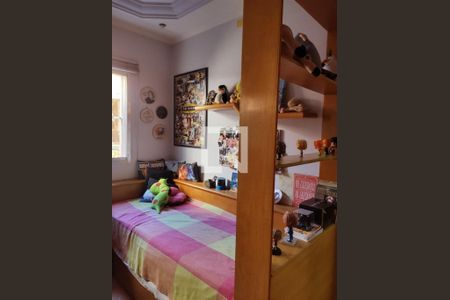 Casa à venda com 4 quartos, 200m² em Parque Tomas Saraiva, São Paulo