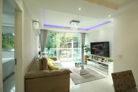 Sala de casa de condomínio à venda com 2 quartos, 200m² em Taquara, Rio de Janeiro