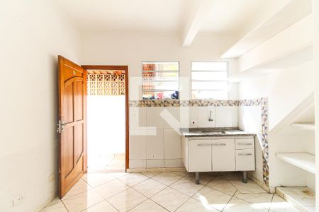 Sala/Cozinha de casa para alugar com 1 quarto, 40m² em Vila Carmosina, São Paulo