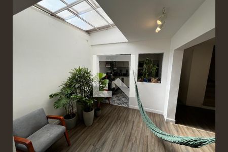 Sala de casa de condomínio à venda com 3 quartos, 242m² em Chora Menino, São Paulo