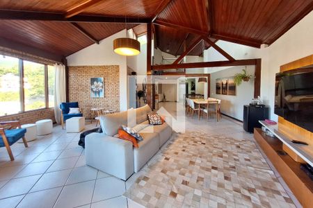 Sala  de casa de condomínio à venda com 4 quartos, 280m² em Badu, Niterói