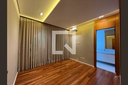 Casa à venda com 4 quartos, 640m² em Centro Comercial Jubran, Barueri