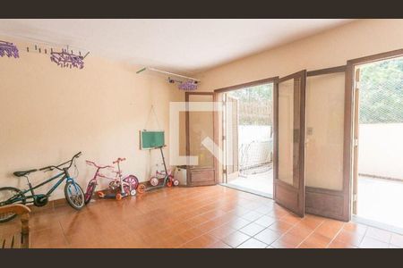 Casa à venda com 4 quartos, 260m² em Vila Albano, São Paulo