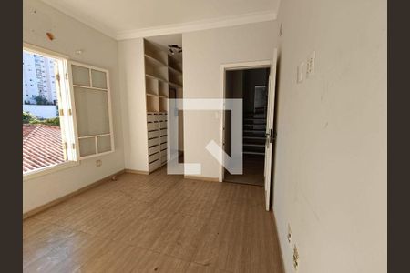 Casa à venda com 4 quartos, 300m² em Jardim das Vertentes, São Paulo