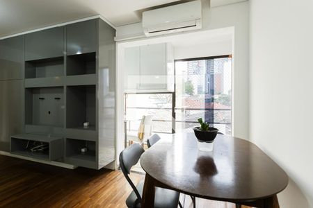Sala de apartamento à venda com 2 quartos, 61m² em Vila Uberabinha, São Paulo