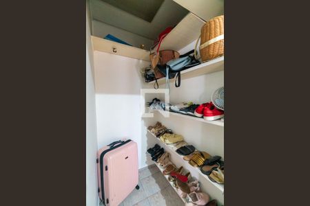 Closet do Quarto 1 de casa à venda com 6 quartos, 160m² em Vila Campestre, São Paulo