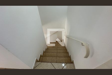 Escada de casa à venda com 2 quartos, 66m² em Jardim Regina Alice, Barueri