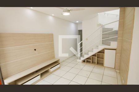 Sala de casa de condomínio para alugar com 2 quartos, 63m² em Sítio do Campo, Praia Grande