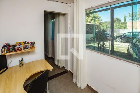Escritório de casa à venda com 4 quartos, 160m² em Braúnas, Belo Horizonte