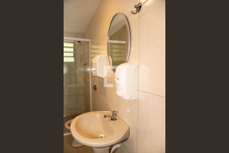 Lavabo de casa para alugar com 4 quartos, 213m² em Jardim Casablanca, São Paulo