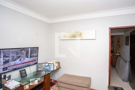 Sala de TV de casa à venda com 4 quartos, 185m² em Piraporinha, Diadema