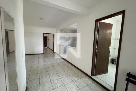 Sala de casa para alugar com 2 quartos, 108m² em Vila Santa Cruz, Duque de Caxias