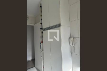 Cozinha de apartamento para alugar com 3 quartos, 74m² em Jardim Sabara, São Paulo