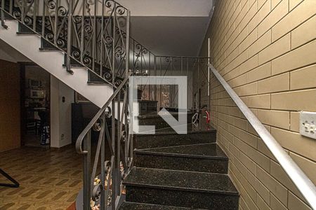 Escada de casa à venda com 4 quartos, 235m² em Vila Liviero, São Paulo