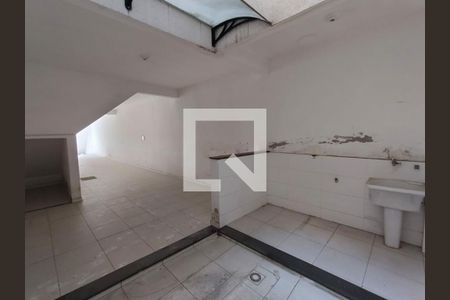 Casa à venda com 3 quartos, 300m² em Vila Granada, São Paulo