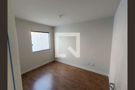 Casa à venda com 3 quartos, 130m² em Floramar, Belo Horizonte