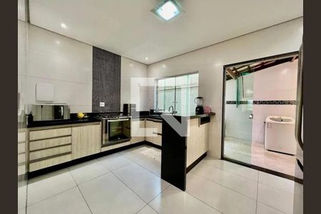 Casa à venda com 3 quartos, 251m² em Planalto, Belo Horizonte