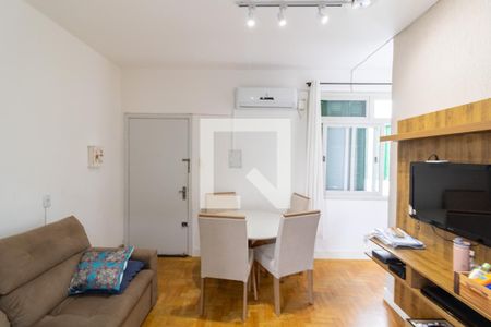 Sala de apartamento à venda com 2 quartos, 54m² em Santana, Porto Alegre