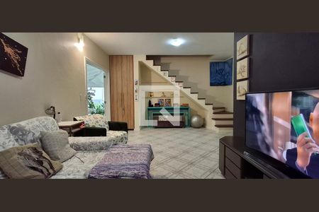 Sala 1 de casa para alugar com 3 quartos, 231m² em Morro das Pedras, Florianópolis