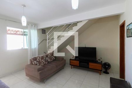 Sala de casa à venda com 2 quartos, 115m² em Nacional, Contagem