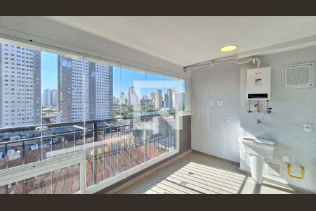 Varanda e área de serviço de apartamento à venda com 2 quartos, 54m² em Barra Funda, São Paulo